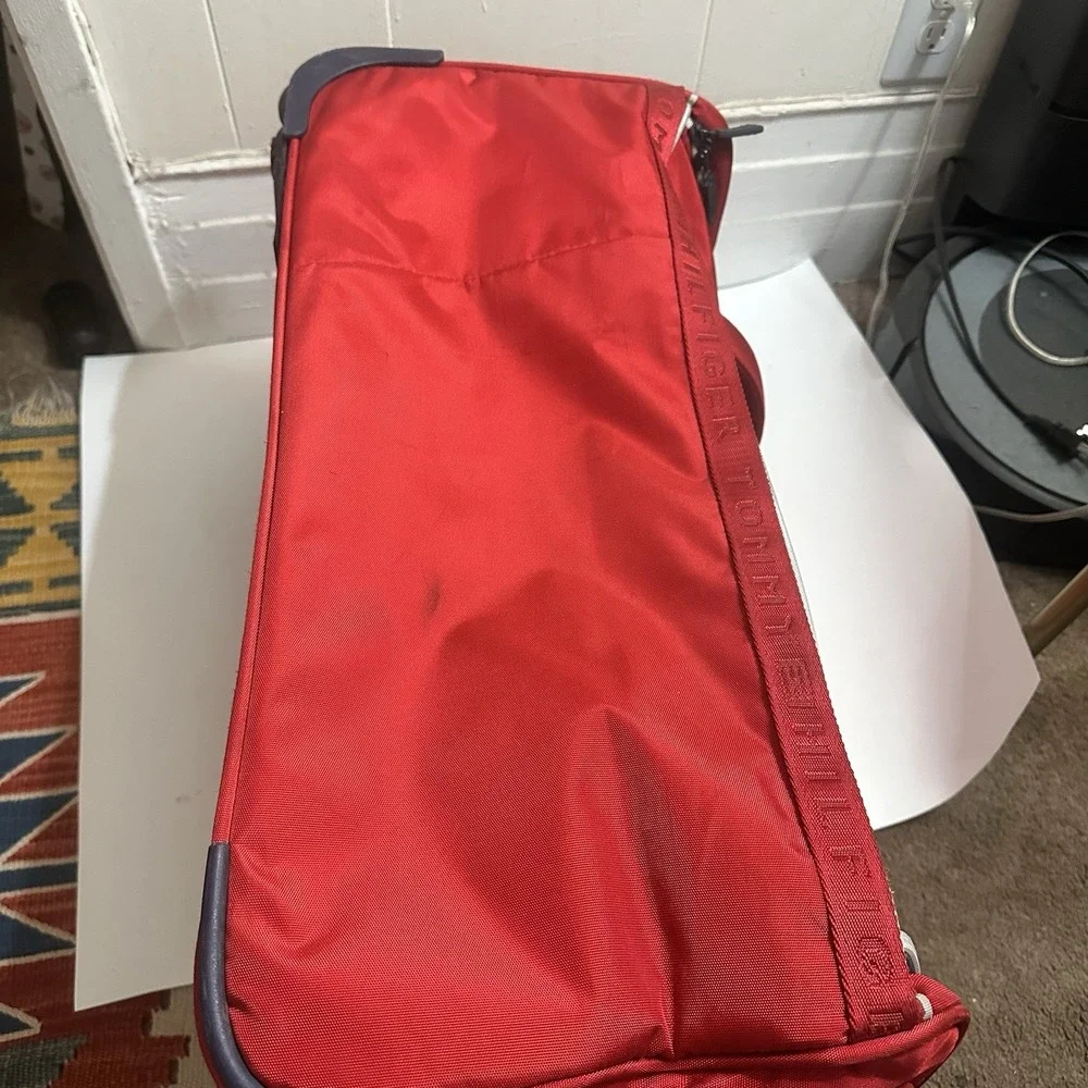 Tommy Hilfiger Rolling Swivel Suitcase 25